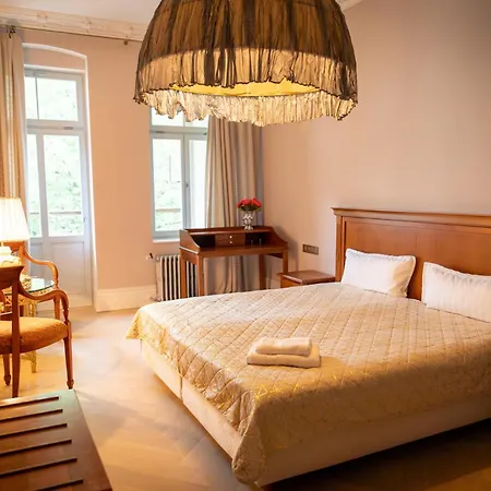 Apartman Lesprit De - Stilvolle Altbauwohnung Mit Historischem Charme