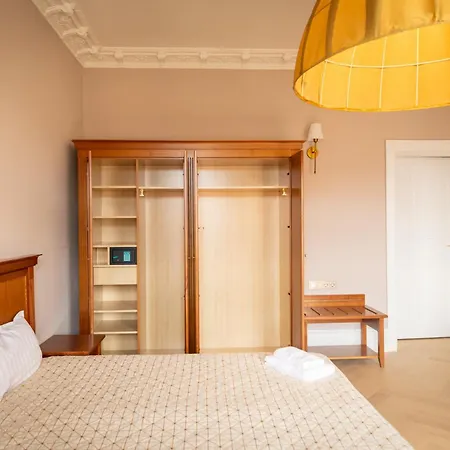 Lesprit De - Stilvolle Altbauwohnung Mit Historischem Charme