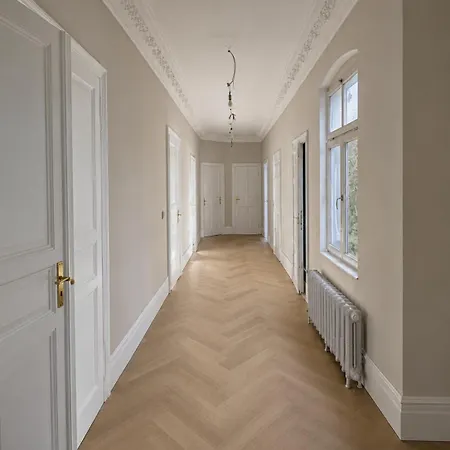 Lesprit De - Stilvolle Altbauwohnung Mit Historischem Charme *
