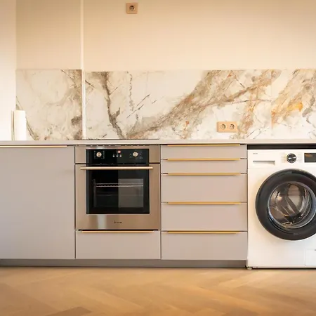 شقة Lesprit De - Stilvolle Altbauwohnung Mit Historischem Charme
