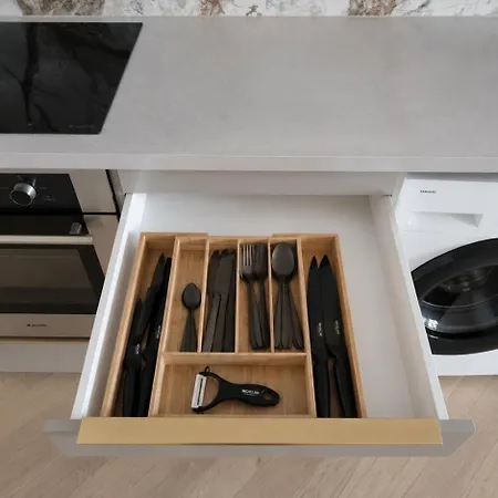 شقة Lesprit De - Stilvolle Altbauwohnung Mit Historischem Charme غورليتز
