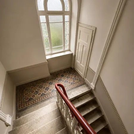 Lesprit De - Stilvolle Altbauwohnung Mit Historischem Charme *